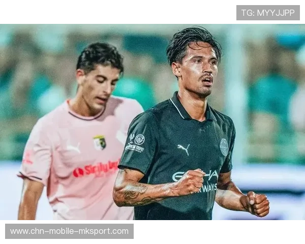 曼城细腻脚法助力突破防线,展现绝佳球技