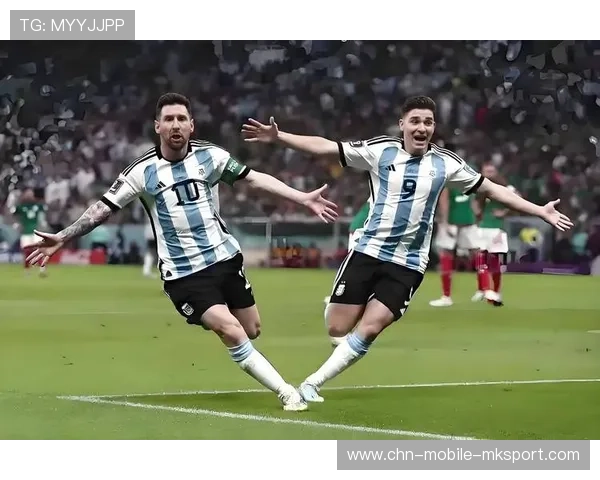 哥伦比亚演练防守反击,迪亚斯冲击力让队友叫绝